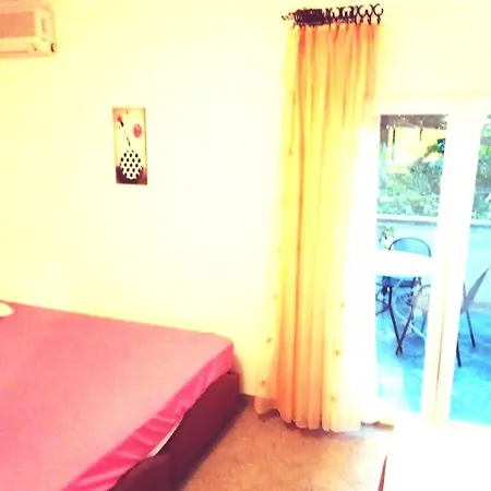 Basic - Sea View - Small And Large Groups Apartamento Pirovac